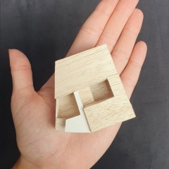 05_MANO-MAQUETA